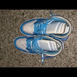 These are some off white i had bought off stockx and i dont want them anymore